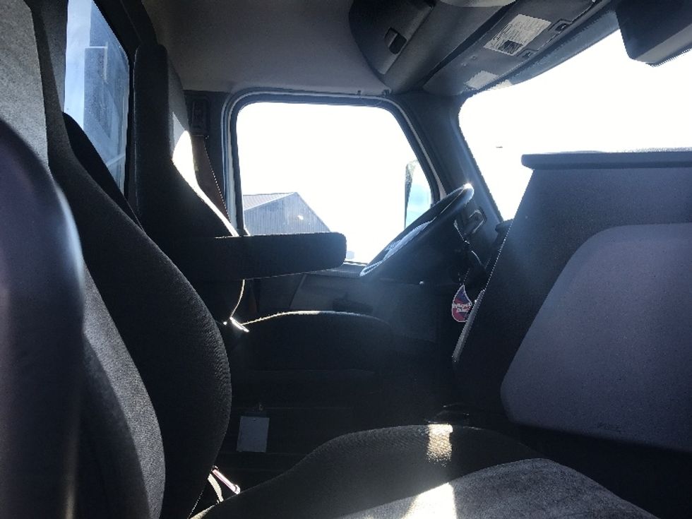 Day Cab Tractor-Heavy Duty Tractors-Freightliner-2021-T11664ST-Swedesboro-NJ-267,987\n\t\tmiles-$ 60,500 - Image 14