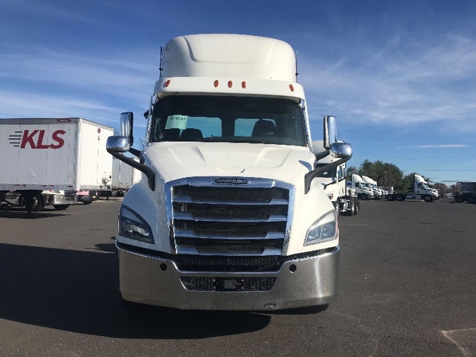 Day Cab Tractor-Heavy Duty Tractors-Freightliner-2021-T11664ST-Swedesboro-NJ-267,987\n\t\tmiles-$ 60,500 - Image 2