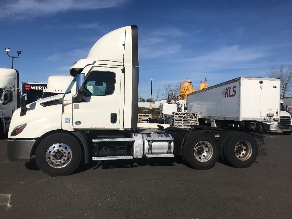 Day Cab Tractor-Heavy Duty Tractors-Freightliner-2021-T11664ST-Swedesboro-NJ-267,987\n\t\tmiles-$ 60,500 - Image 4
