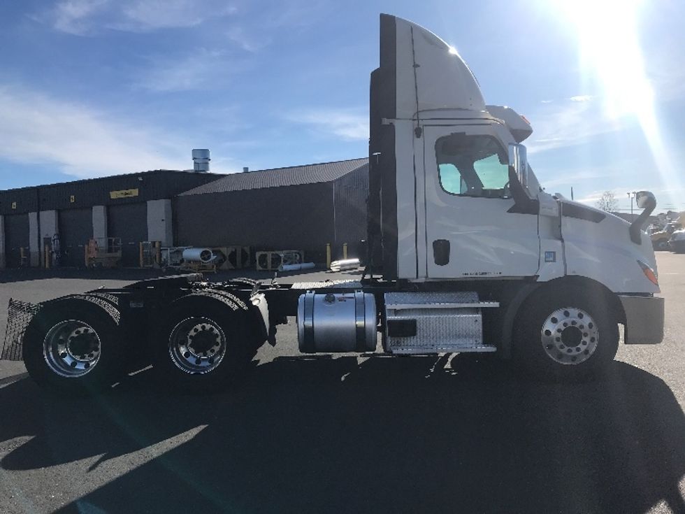Day Cab Tractor-Heavy Duty Tractors-Freightliner-2021-T11664ST-Swedesboro-NJ-267,987\n\t\tmiles-$ 60,500 - Image 8