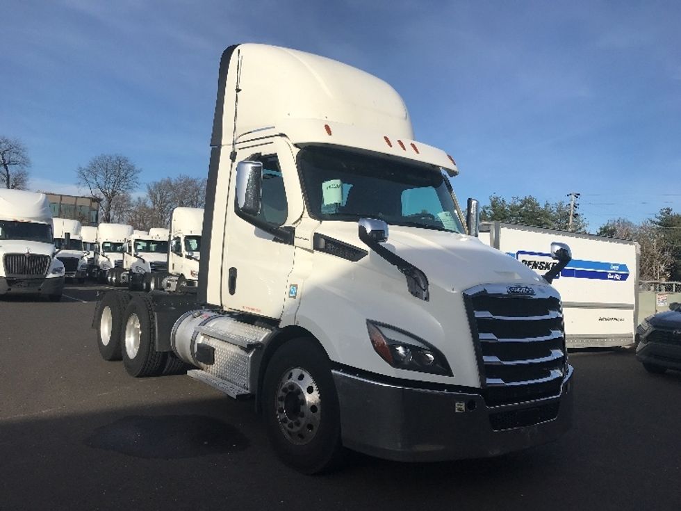 Day Cab Tractor-Heavy Duty Tractors-Freightliner-2021-T11664ST-Swedesboro-NJ-276,654\n\t\tmiles-$ 60,000 - Image 1