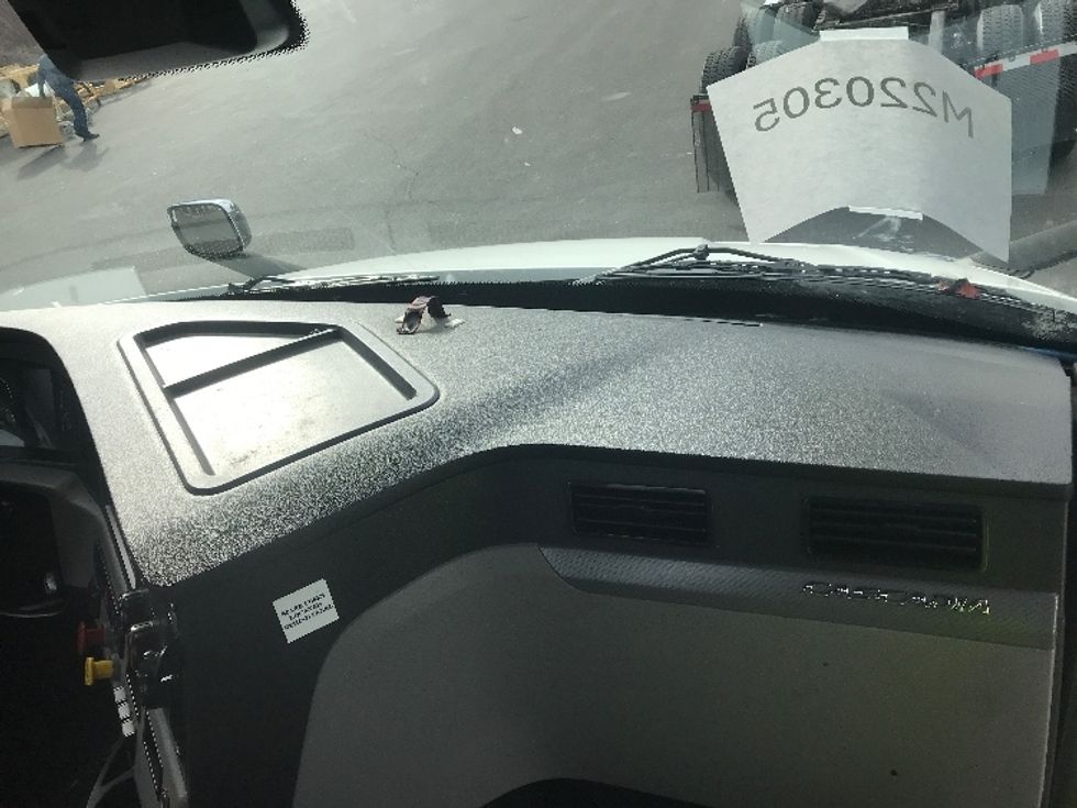 Day Cab Tractor-Heavy Duty Tractors-Freightliner-2021-T11664ST-Swedesboro-NJ-276,654\n\t\tmiles-$ 60,000 - Image 13