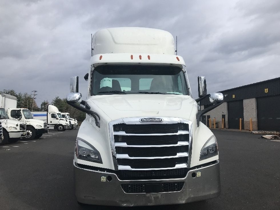 Day Cab Tractor-Heavy Duty Tractors-Freightliner-2021-T11664ST-Swedesboro-NJ-276,654\n\t\tmiles-$ 60,000 - Image 2