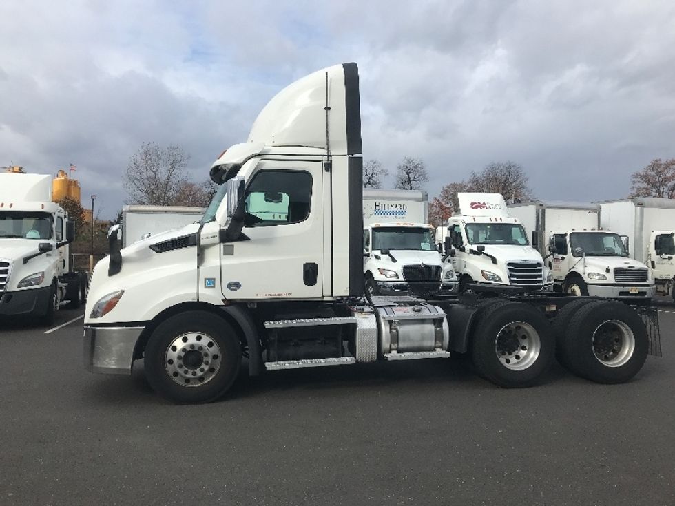 Day Cab Tractor-Heavy Duty Tractors-Freightliner-2021-T11664ST-Swedesboro-NJ-276,654\n\t\tmiles-$ 60,000 - Image 4