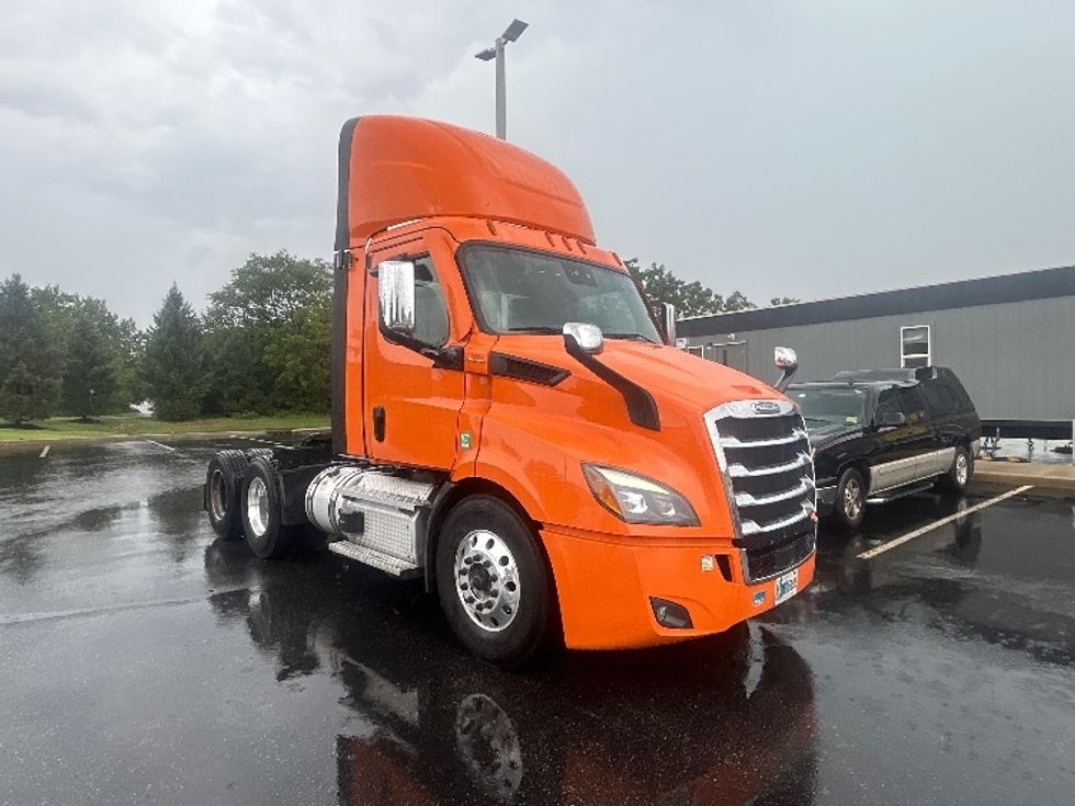 Day Cab Tractor-Heavy Duty Tractors-Freightliner-2021-T11664ST-Swedesboro-NJ-282,822\n\t\tmiles-$ 56,750 - Image 1
