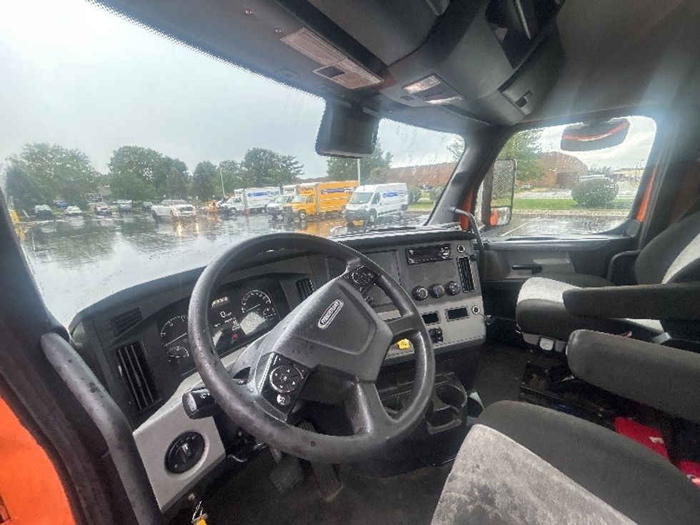 Day Cab Tractor-Heavy Duty Tractors-Freightliner-2021-T11664ST-Swedesboro-NJ-282,822\n\t\tmiles-$ 56,750 - Image 10