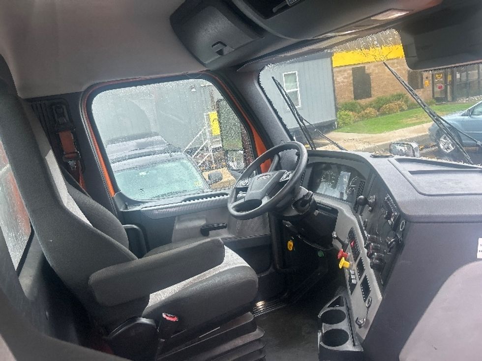Day Cab Tractor-Heavy Duty Tractors-Freightliner-2021-T11664ST-Swedesboro-NJ-282,822\n\t\tmiles-$ 56,750 - Image 14