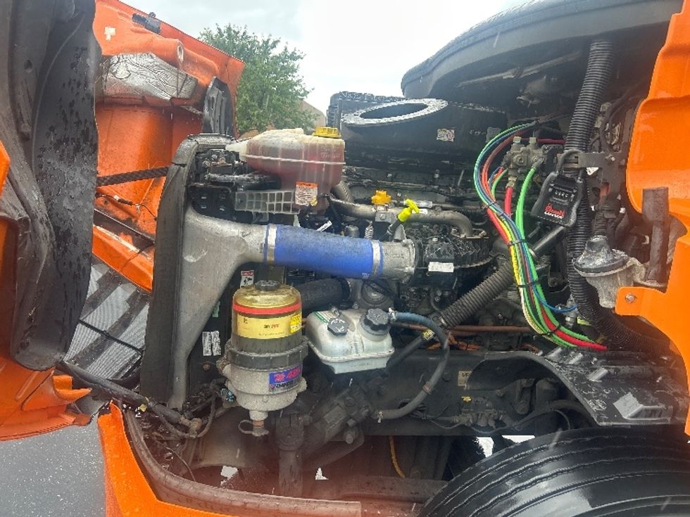 Day Cab Tractor-Heavy Duty Tractors-Freightliner-2021-T11664ST-Swedesboro-NJ-282,822\n\t\tmiles-$ 56,750 - Image 16