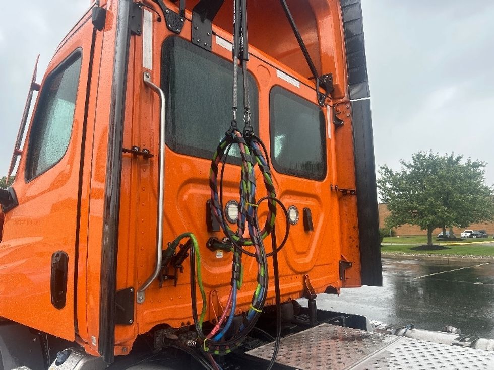 Day Cab Tractor-Heavy Duty Tractors-Freightliner-2021-T11664ST-Swedesboro-NJ-282,822\n\t\tmiles-$ 56,750 - Image 17