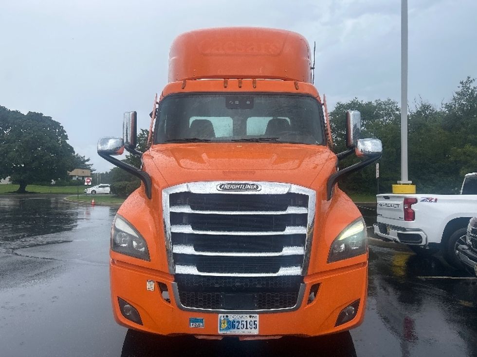 Day Cab Tractor-Heavy Duty Tractors-Freightliner-2021-T11664ST-Swedesboro-NJ-282,822\n\t\tmiles-$ 56,750 - Image 2