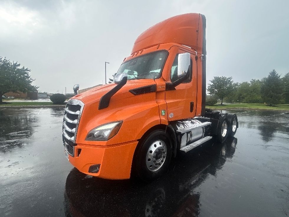 Day Cab Tractor-Heavy Duty Tractors-Freightliner-2021-T11664ST-Swedesboro-NJ-282,822\n\t\tmiles-$ 56,750 - Image 3