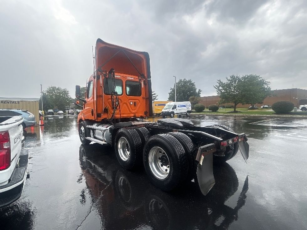 Day Cab Tractor-Heavy Duty Tractors-Freightliner-2021-T11664ST-Swedesboro-NJ-282,822\n\t\tmiles-$ 56,750 - Image 5