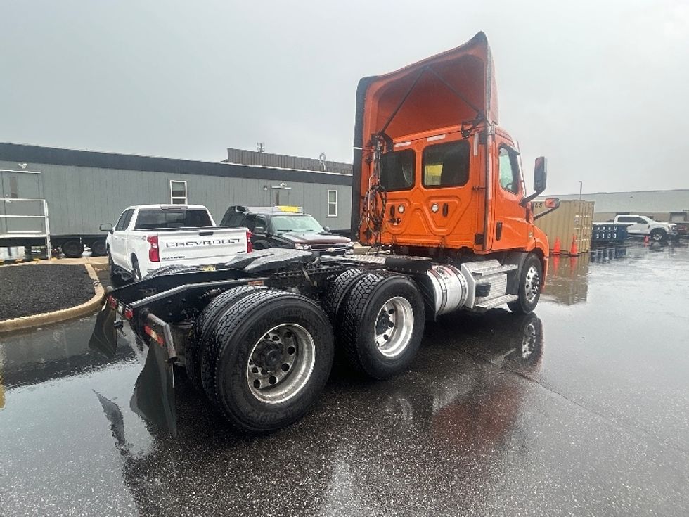 Day Cab Tractor-Heavy Duty Tractors-Freightliner-2021-T11664ST-Swedesboro-NJ-282,822\n\t\tmiles-$ 56,750 - Image 7