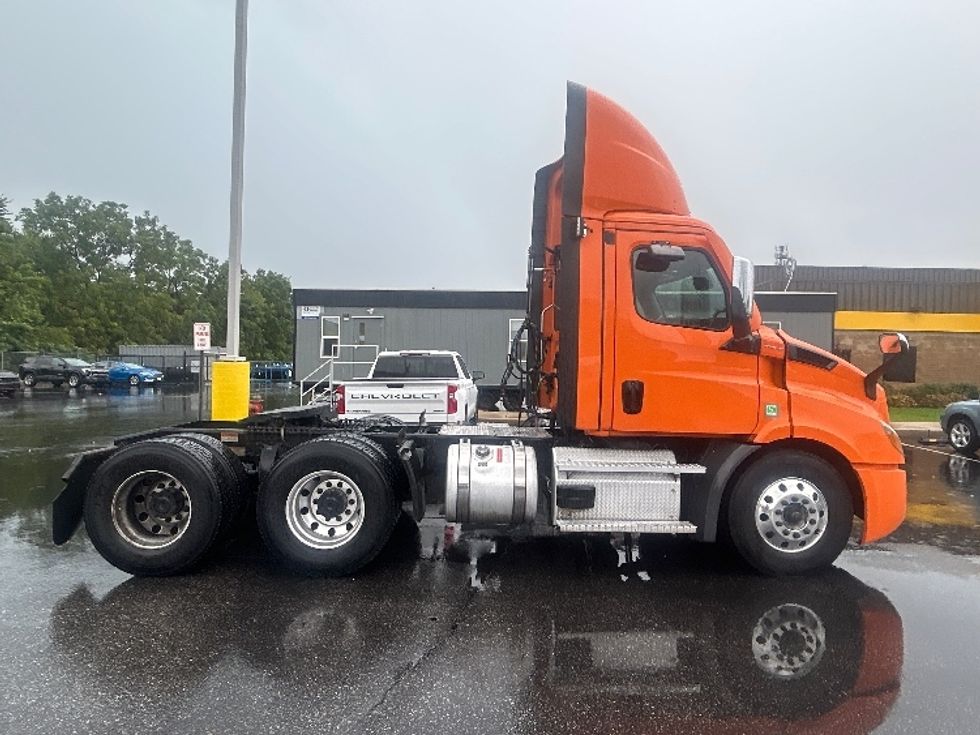 Day Cab Tractor-Heavy Duty Tractors-Freightliner-2021-T11664ST-Swedesboro-NJ-282,822\n\t\tmiles-$ 56,750 - Image 8