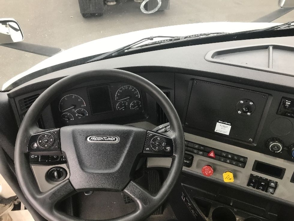 Day Cab Tractor-Heavy Duty Tractors-Freightliner-2021-T11664ST-Swedesboro-NJ-283,018\n\t\tmiles-$ 59,750 - Image 11