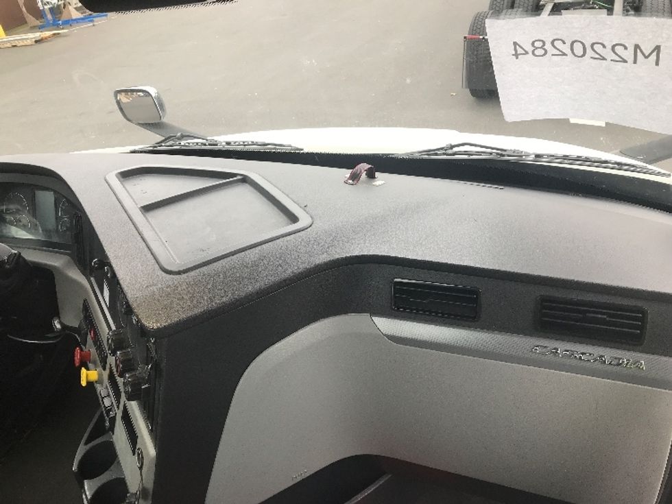 Day Cab Tractor-Heavy Duty Tractors-Freightliner-2021-T11664ST-Swedesboro-NJ-283,018\n\t\tmiles-$ 59,750 - Image 13