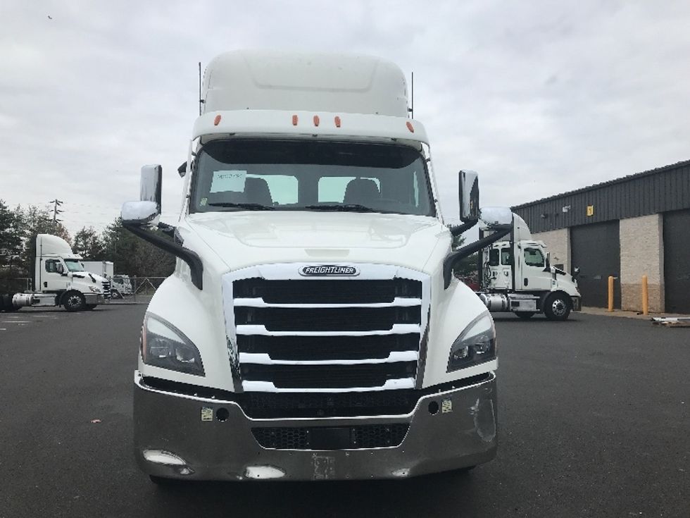 Day Cab Tractor-Heavy Duty Tractors-Freightliner-2021-T11664ST-Swedesboro-NJ-283,018\n\t\tmiles-$ 59,750 - Image 2