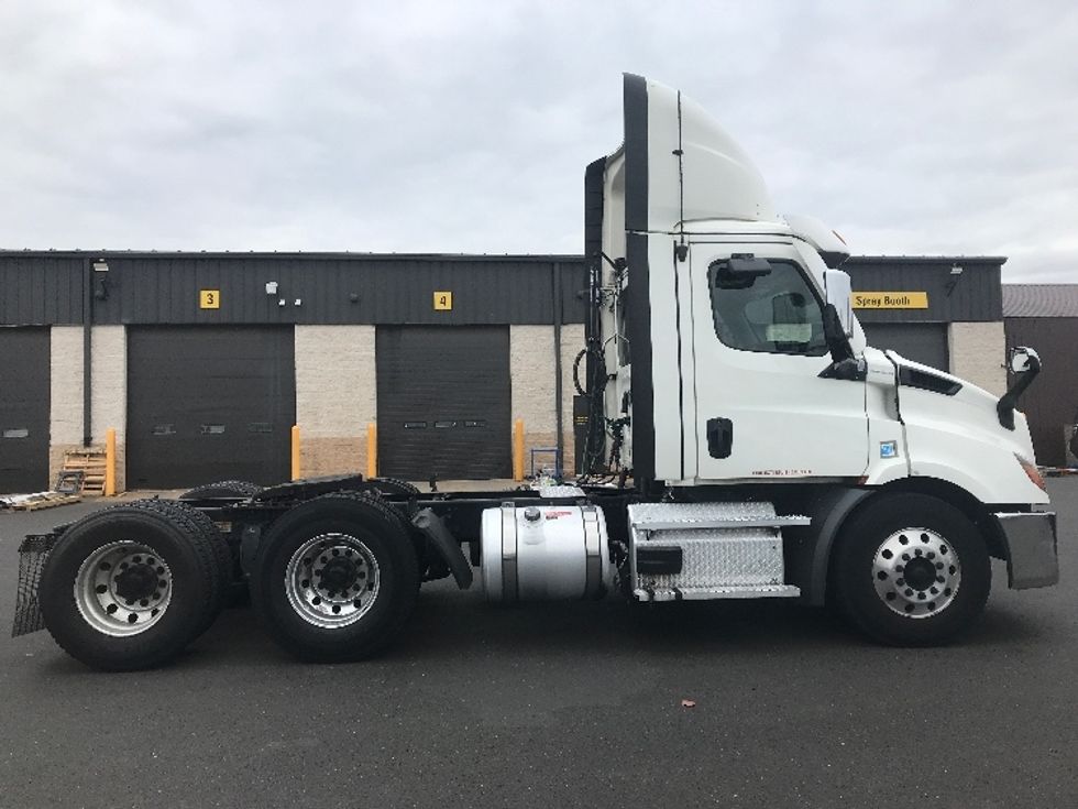 Day Cab Tractor-Heavy Duty Tractors-Freightliner-2021-T11664ST-Swedesboro-NJ-283,018\n\t\tmiles-$ 59,750 - Image 8