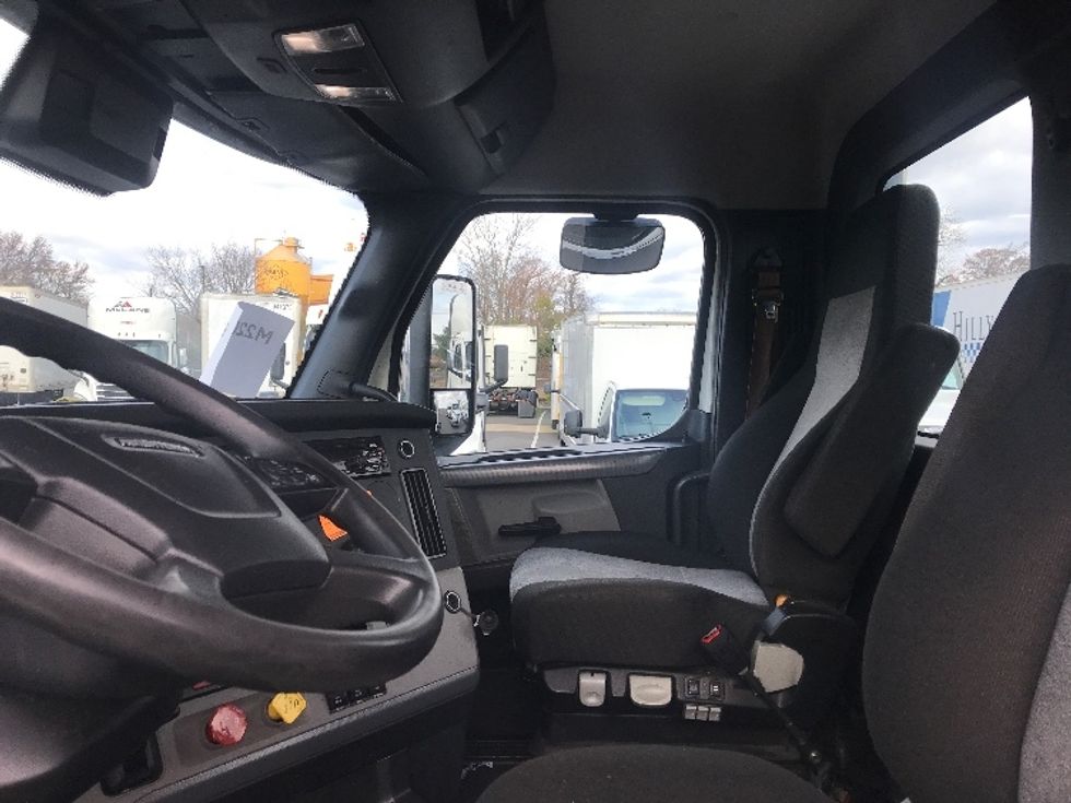 Day Cab Tractor-Heavy Duty Tractors-Freightliner-2021-T11664ST-Swedesboro-NJ-289,069\n\t\tmiles-$ 59,500 - Image 10