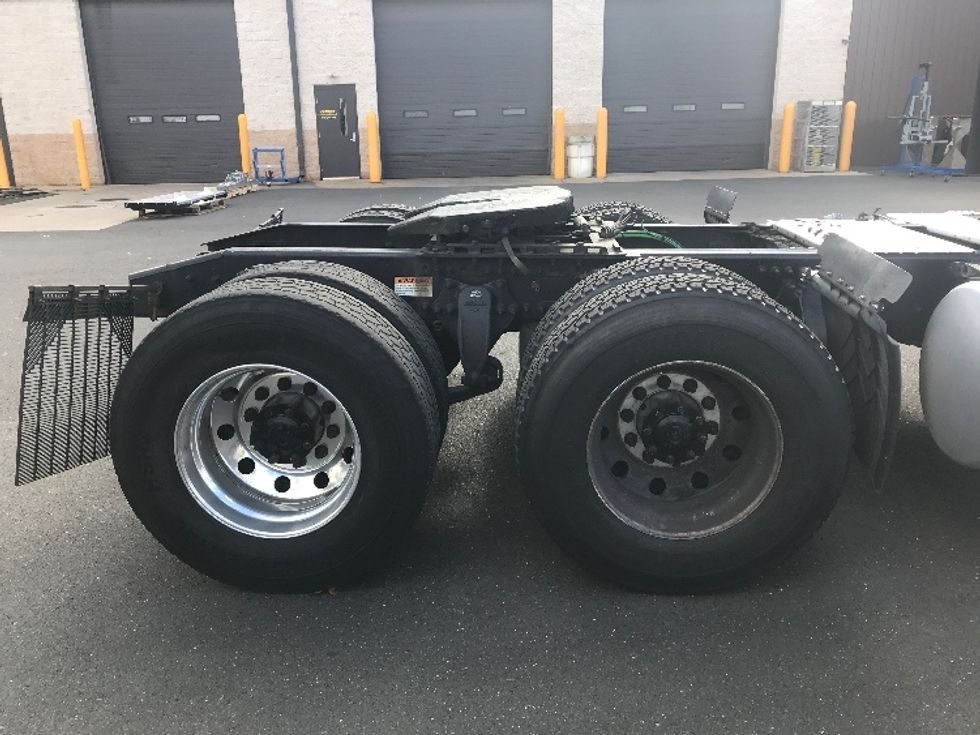 Day Cab Tractor-Heavy Duty Tractors-Freightliner-2021-T11664ST-Swedesboro-NJ-289,069\n\t\tmiles-$ 59,500 - Image 17