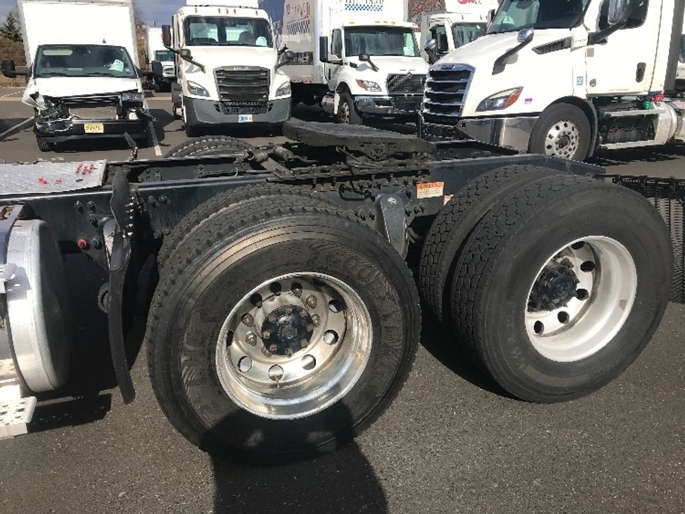 Day Cab Tractor-Heavy Duty Tractors-Freightliner-2021-T11664ST-Swedesboro-NJ-289,069\n\t\tmiles-$ 59,500 - Image 21