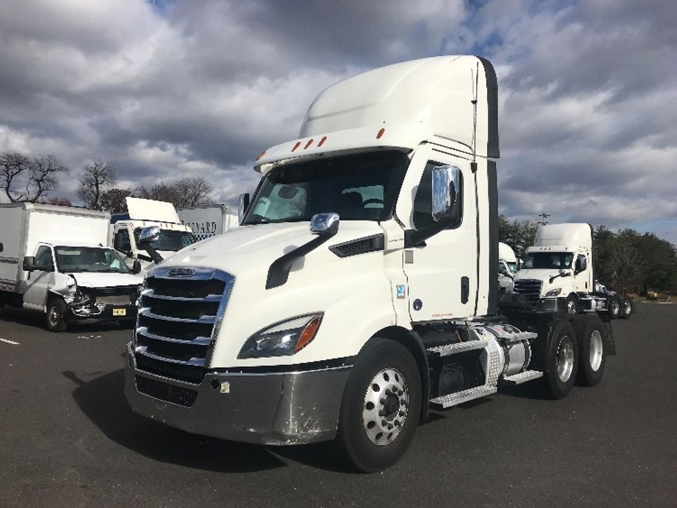 Day Cab Tractor-Heavy Duty Tractors-Freightliner-2021-T11664ST-Swedesboro-NJ-289,069\n\t\tmiles-$ 59,500 - Image 3