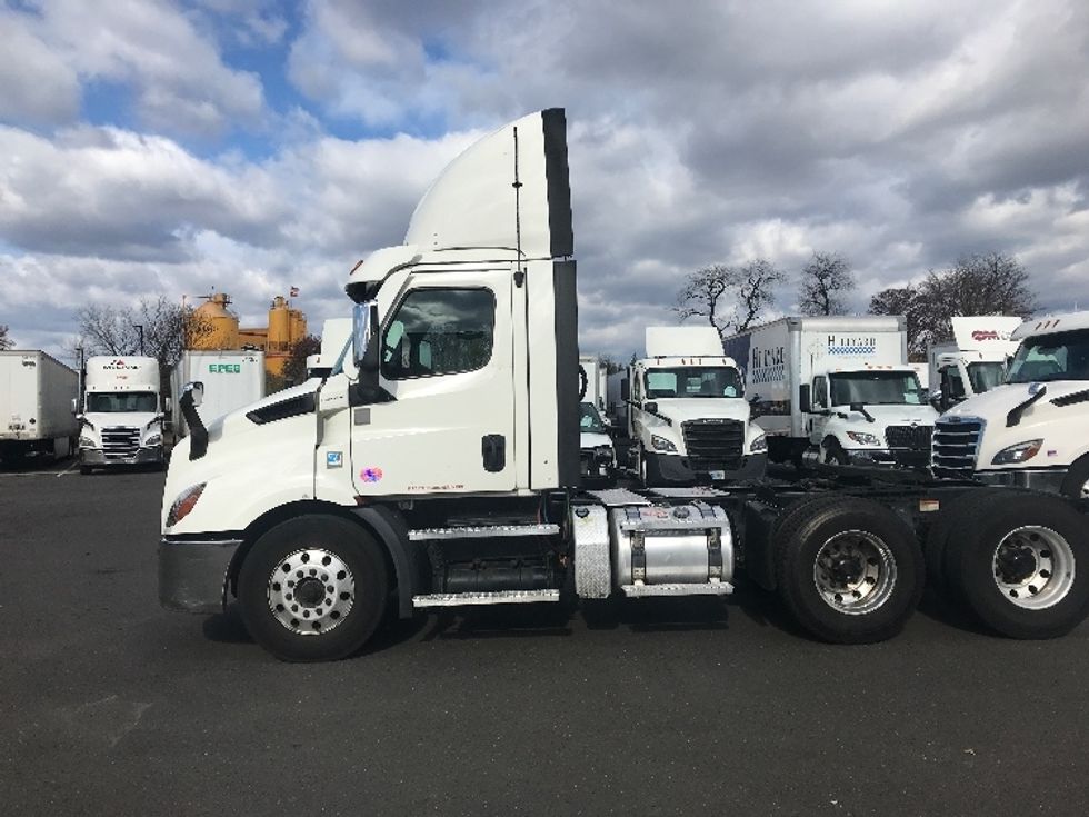 Day Cab Tractor-Heavy Duty Tractors-Freightliner-2021-T11664ST-Swedesboro-NJ-289,069\n\t\tmiles-$ 59,500 - Image 4