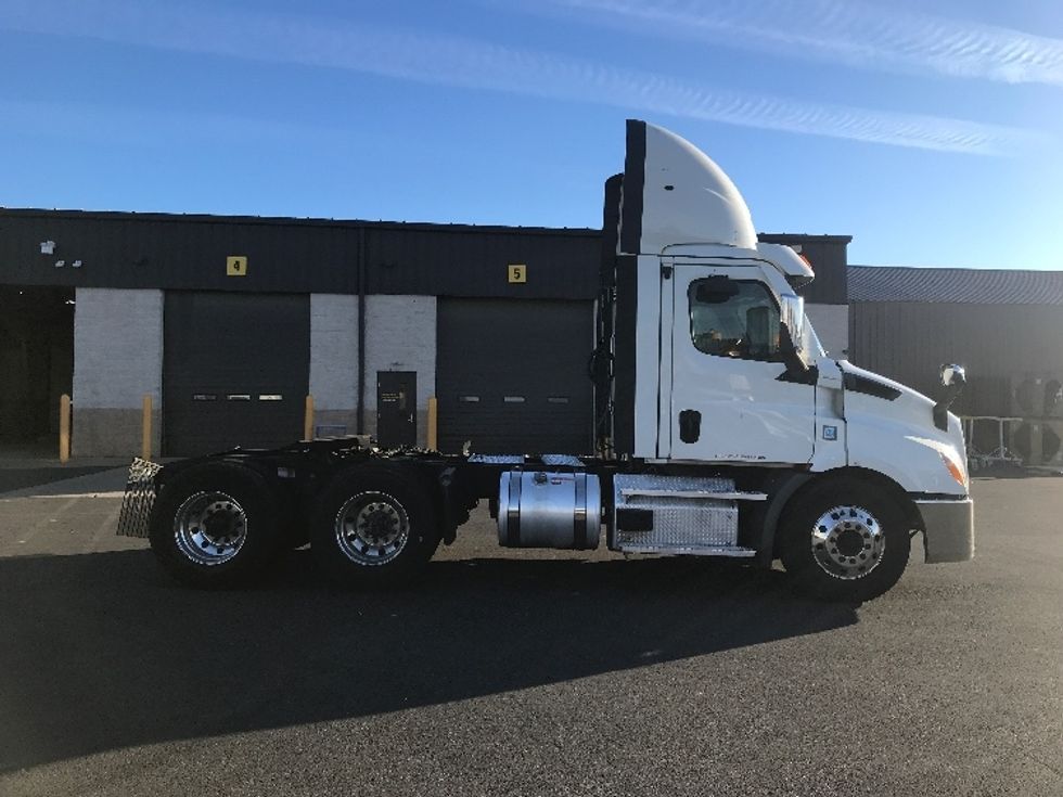 Day Cab Tractor-Heavy Duty Tractors-Freightliner-2021-T11664ST-Swedesboro-NJ-289,069\n\t\tmiles-$ 59,500 - Image 8