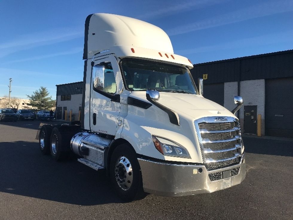 Day Cab Tractor-Heavy Duty Tractors-Freightliner-2021-T11664ST-Swedesboro-NJ-289,268\n\t\tmiles-$ 56,750 - Image 1