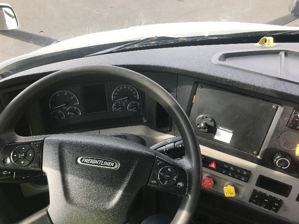 Day Cab Tractor-Heavy Duty Tractors-Freightliner-2021-T11664ST-Swedesboro-NJ-289,268\n\t\tmiles-$ 56,750 - Image 11