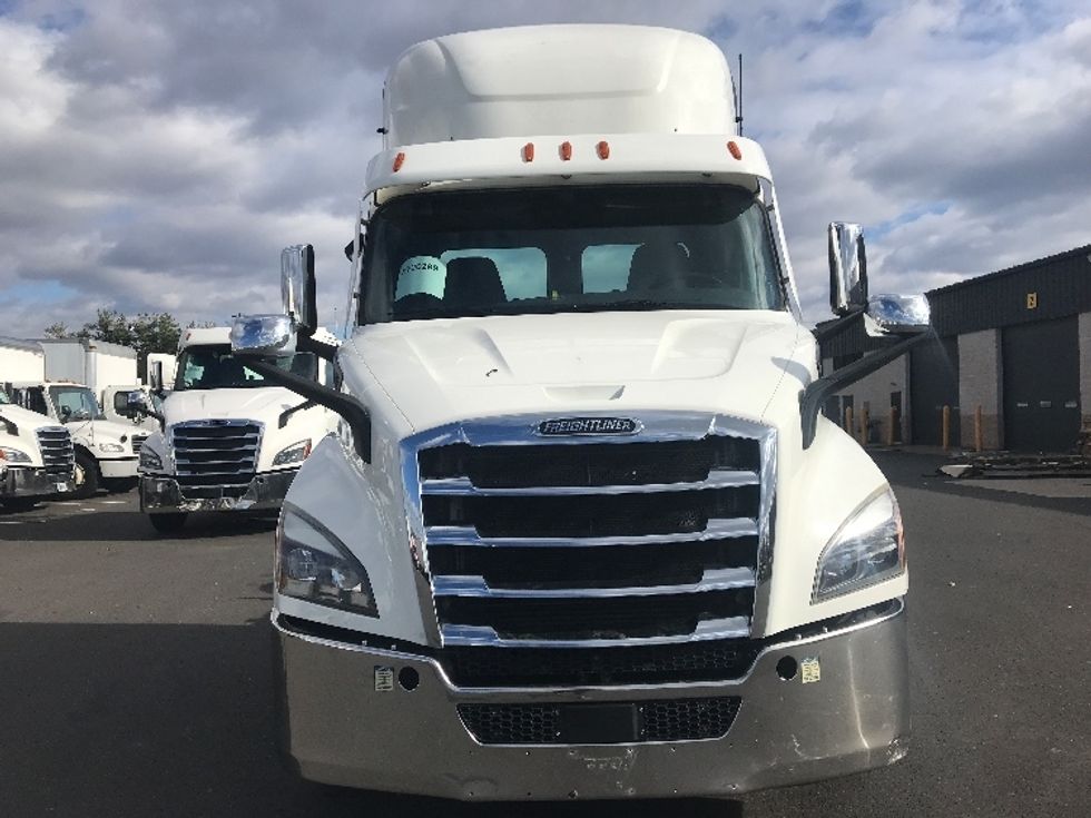 Day Cab Tractor-Heavy Duty Tractors-Freightliner-2021-T11664ST-Swedesboro-NJ-289,268\n\t\tmiles-$ 56,750 - Image 2