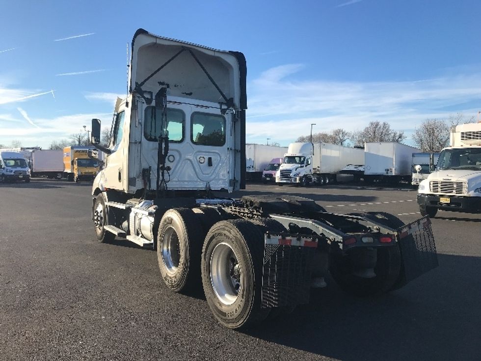 Day Cab Tractor-Heavy Duty Tractors-Freightliner-2021-T11664ST-Swedesboro-NJ-289,268\n\t\tmiles-$ 56,750 - Image 5