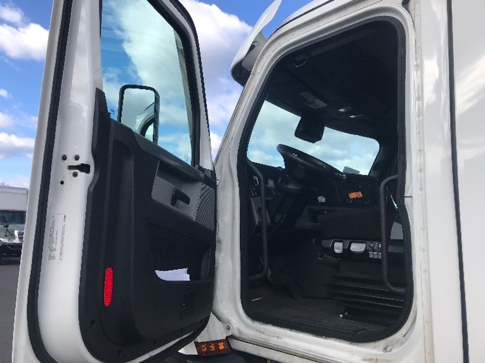 Day Cab Tractor-Heavy Duty Tractors-Freightliner-2021-T11664ST-Swedesboro-NJ-289,268\n\t\tmiles-$ 56,750 - Image 9