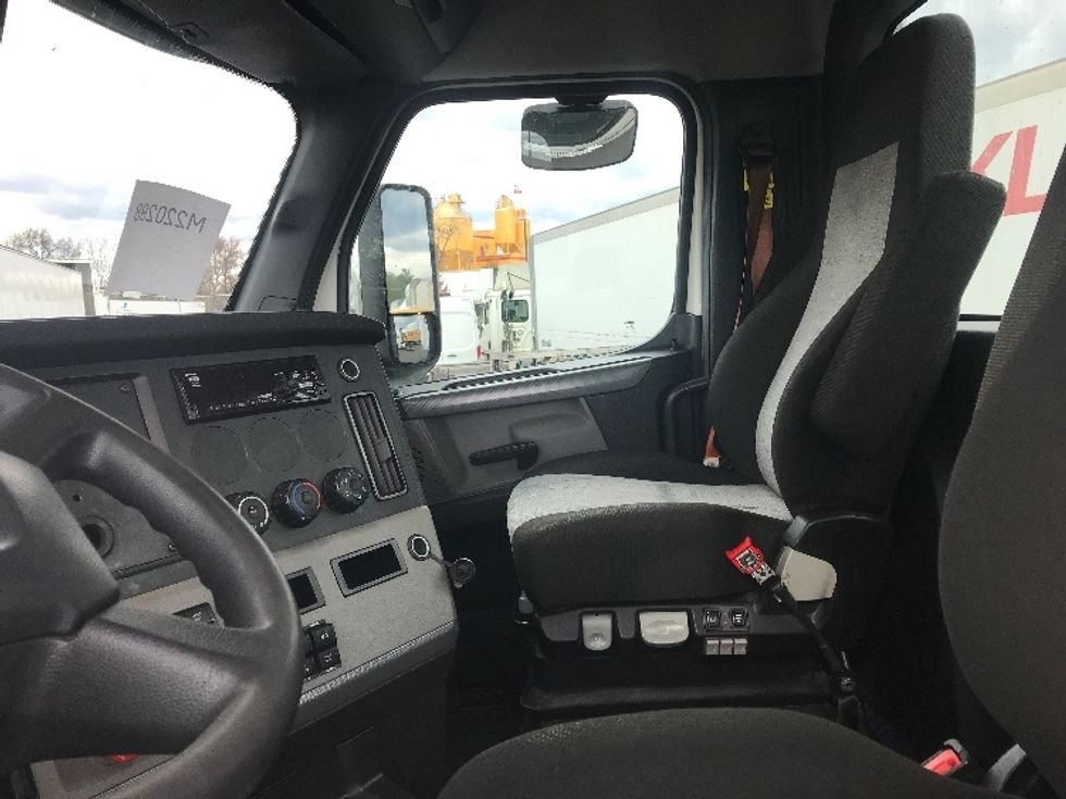 Day Cab Tractor-Heavy Duty Tractors-Freightliner-2021-T11664ST-Swedesboro-NJ-297,867\n\t\tmiles-$ 59,000 - Image 10