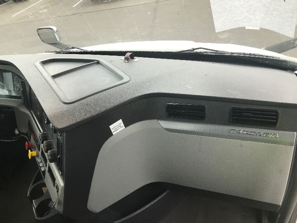 Day Cab Tractor-Heavy Duty Tractors-Freightliner-2021-T11664ST-Swedesboro-NJ-297,867\n\t\tmiles-$ 59,000 - Image 13