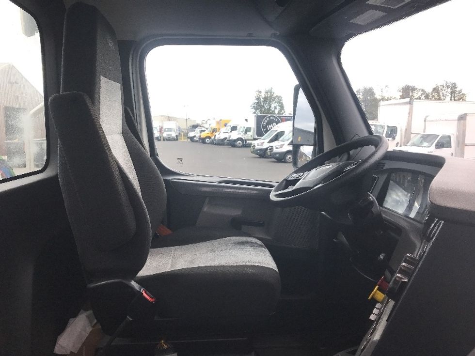 Day Cab Tractor-Heavy Duty Tractors-Freightliner-2021-T11664ST-Swedesboro-NJ-297,867\n\t\tmiles-$ 59,000 - Image 14