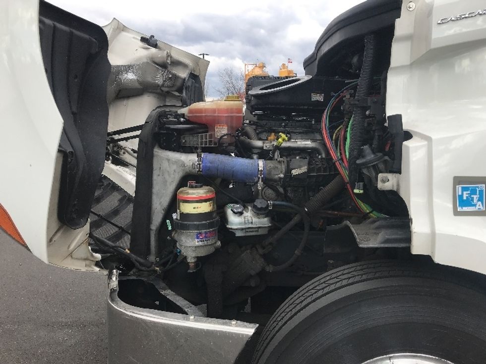 Day Cab Tractor-Heavy Duty Tractors-Freightliner-2021-T11664ST-Swedesboro-NJ-297,867\n\t\tmiles-$ 59,000 - Image 16