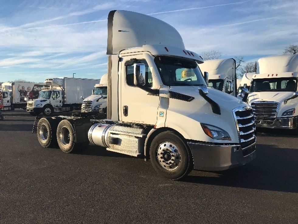Day Cab Tractor-Heavy Duty Tractors-Freightliner-2021-T11664ST-Swedesboro-NJ-297,867\n\t\tmiles-$ 59,000 - Image 17