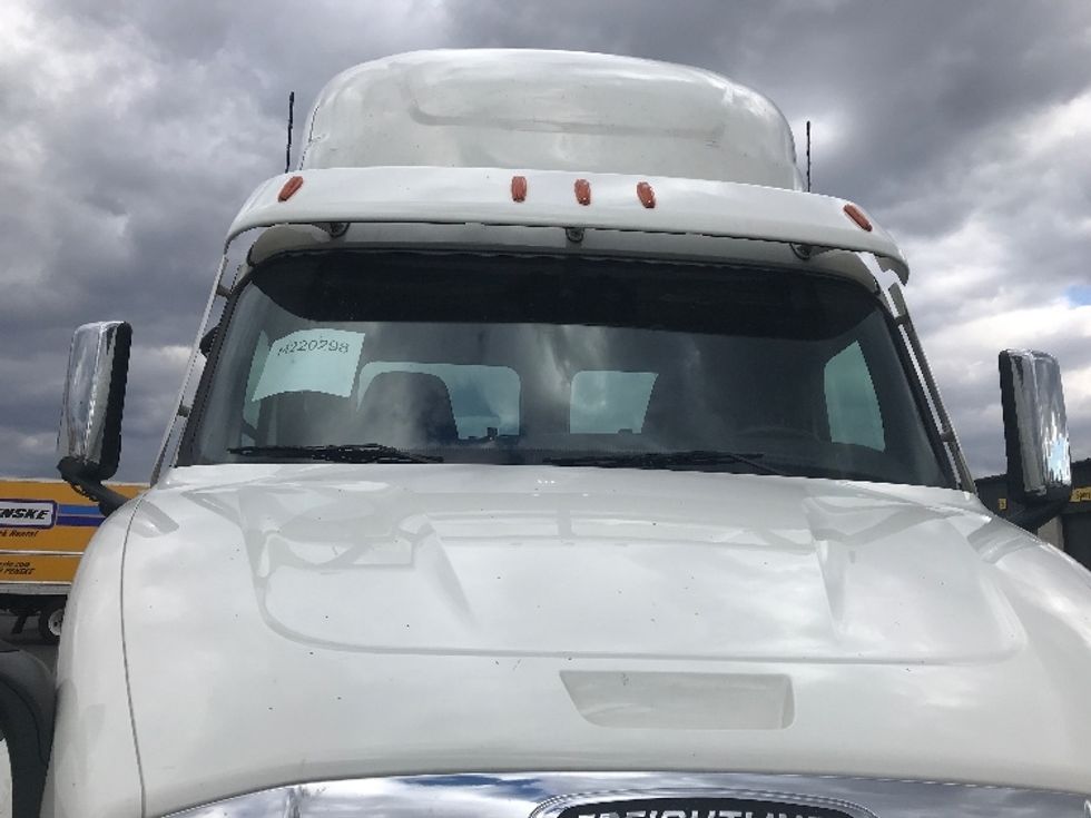 Day Cab Tractor-Heavy Duty Tractors-Freightliner-2021-T11664ST-Swedesboro-NJ-297,867\n\t\tmiles-$ 59,000 - Image 19