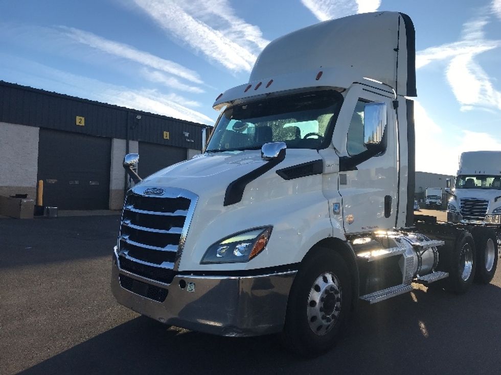Day Cab Tractor-Heavy Duty Tractors-Freightliner-2021-T11664ST-Swedesboro-NJ-297,867\n\t\tmiles-$ 59,000 - Image 3