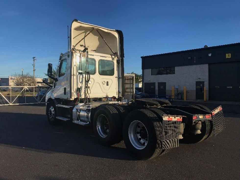 Day Cab Tractor-Heavy Duty Tractors-Freightliner-2021-T11664ST-Swedesboro-NJ-297,867\n\t\tmiles-$ 59,000 - Image 5
