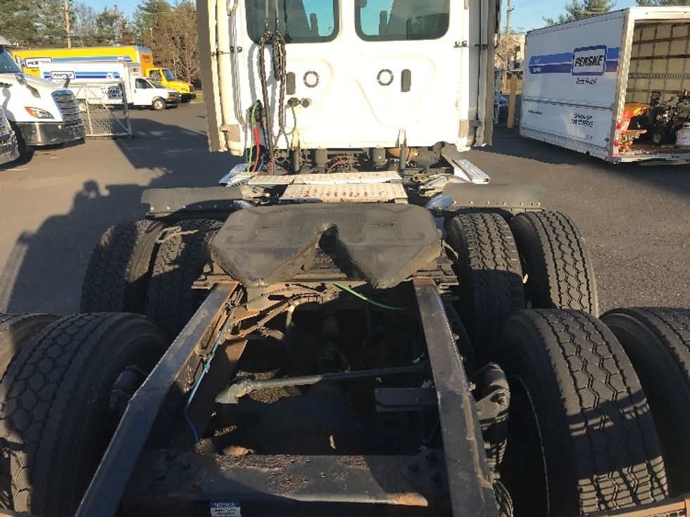 Day Cab Tractor-Heavy Duty Tractors-Freightliner-2021-T11664ST-Swedesboro-NJ-297,867\n\t\tmiles-$ 59,000 - Image 6