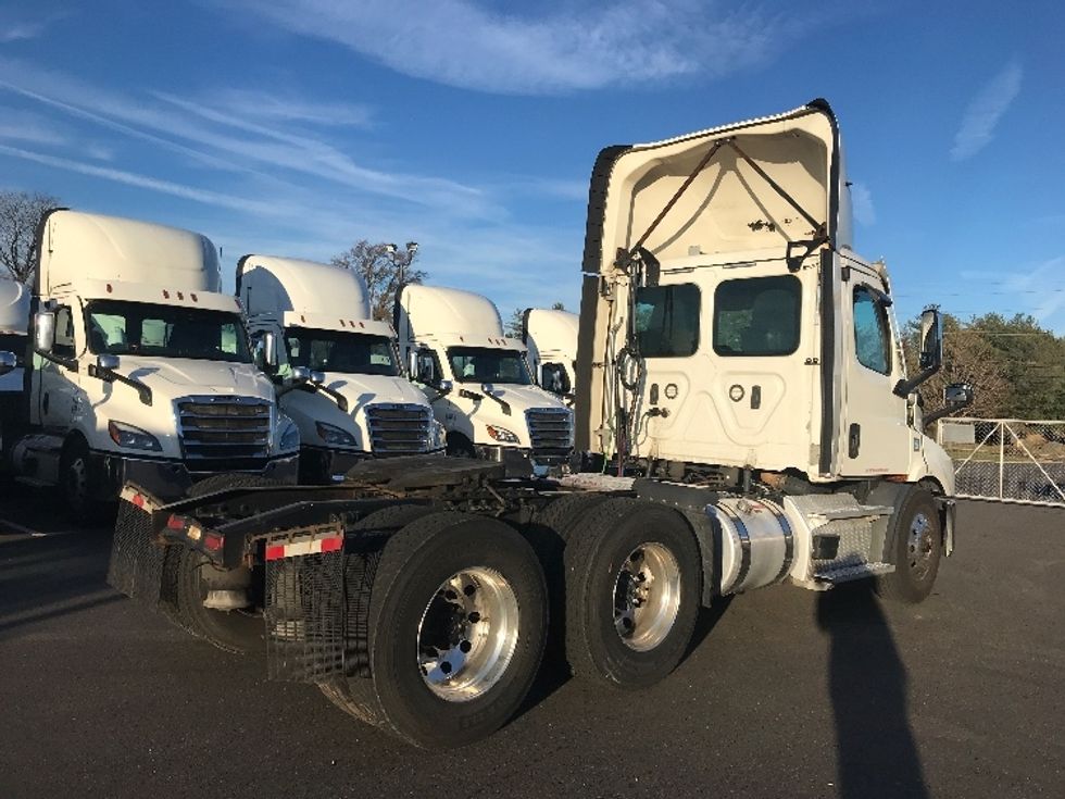 Day Cab Tractor-Heavy Duty Tractors-Freightliner-2021-T11664ST-Swedesboro-NJ-297,867\n\t\tmiles-$ 59,000 - Image 7
