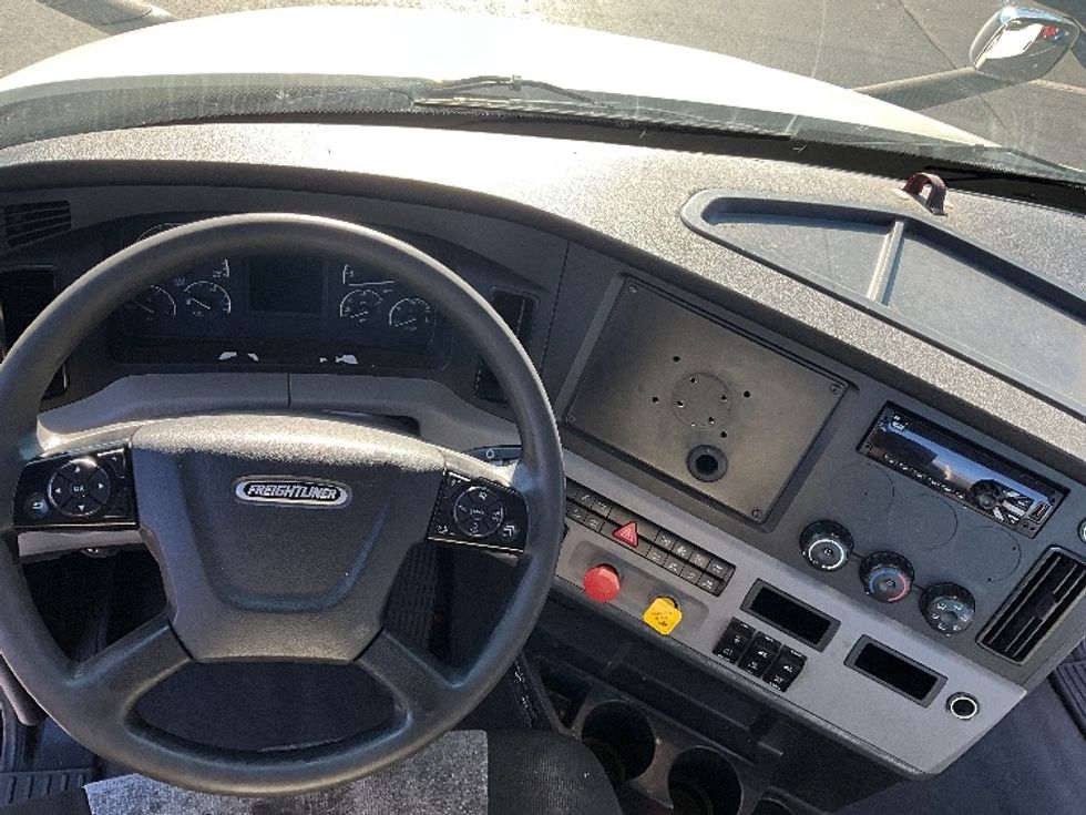 Day Cab Tractor-Heavy Duty Tractors-Freightliner-2021-T11664ST-Swedesboro-NJ-304,409\n\t\tmiles-$ 60,500 - Image 11