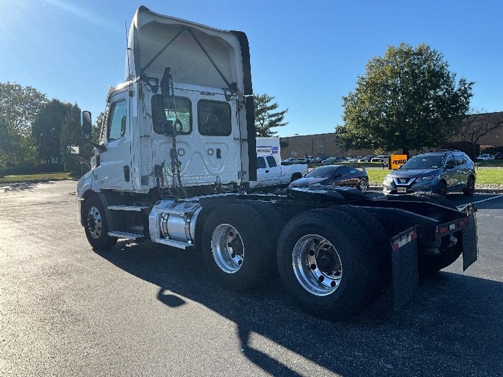 Day Cab Tractor-Heavy Duty Tractors-Freightliner-2021-T11664ST-Swedesboro-NJ-304,409\n\t\tmiles-$ 60,500 - Image 5
