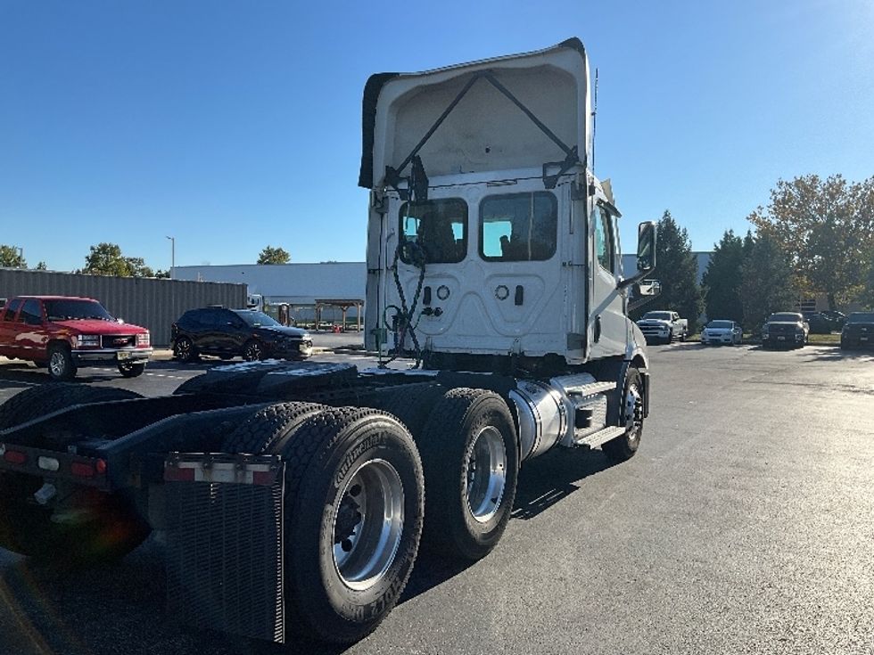 Day Cab Tractor-Heavy Duty Tractors-Freightliner-2021-T11664ST-Swedesboro-NJ-304,409\n\t\tmiles-$ 60,500 - Image 7