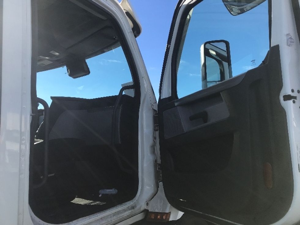 Day Cab Tractor-Heavy Duty Tractors-Freightliner-2021-T11664ST-Swedesboro-NJ-310,096\n\t\tmiles-$ 58,500 - Image 11