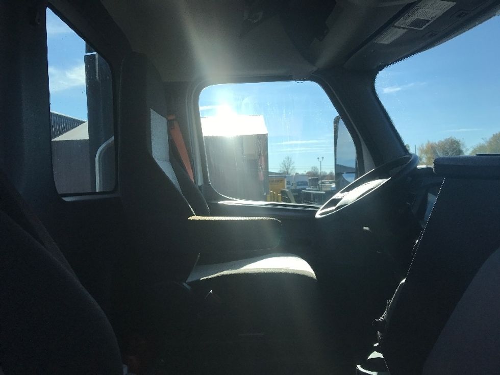 Day Cab Tractor-Heavy Duty Tractors-Freightliner-2021-T11664ST-Swedesboro-NJ-310,096\n\t\tmiles-$ 58,500 - Image 13