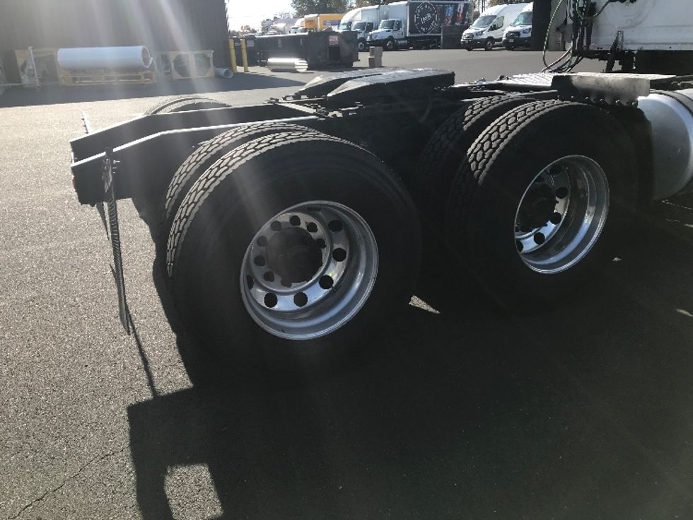 Day Cab Tractor-Heavy Duty Tractors-Freightliner-2021-T11664ST-Swedesboro-NJ-310,096\n\t\tmiles-$ 58,500 - Image 19