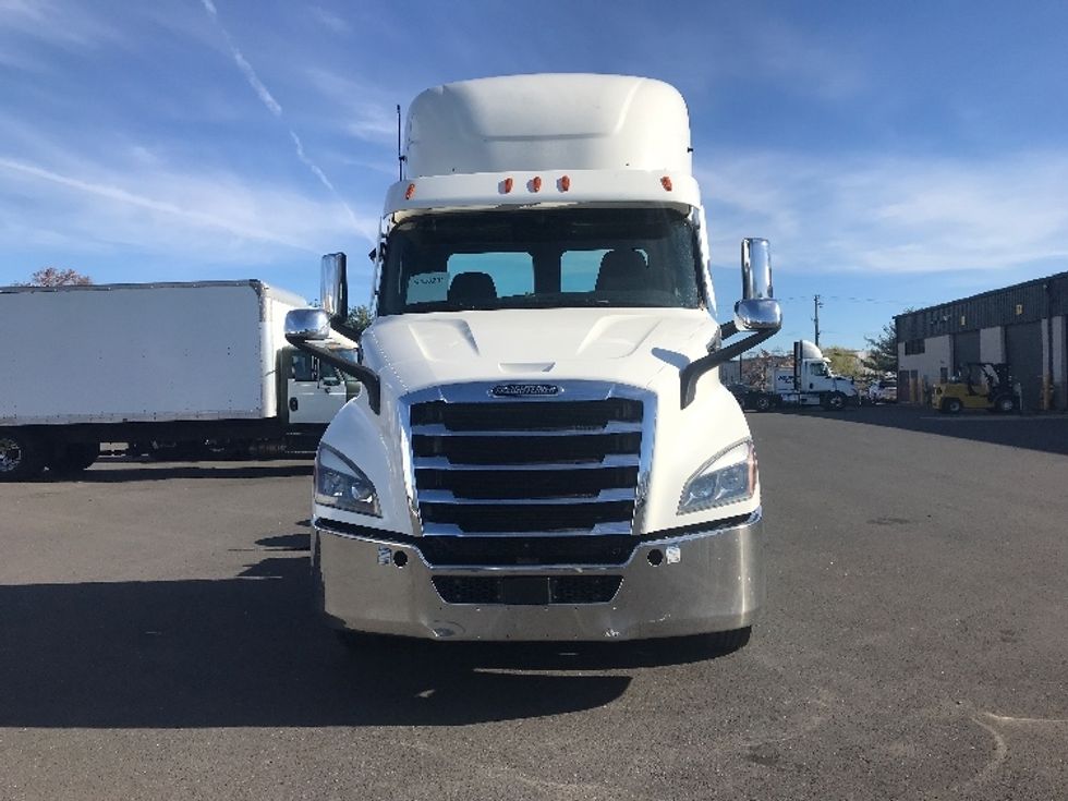 Day Cab Tractor-Heavy Duty Tractors-Freightliner-2021-T11664ST-Swedesboro-NJ-310,096\n\t\tmiles-$ 58,500 - Image 2